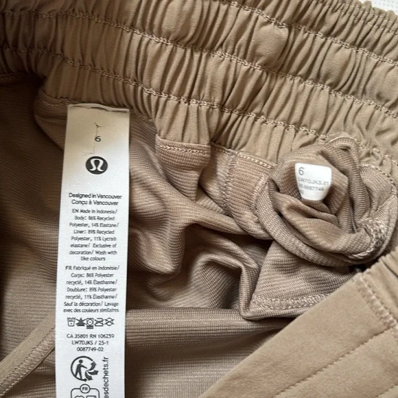 LULULEMON HOTTY HOT HR SHORTS 4” in SHEER OAK SZ 6 NWT - Picture 6 of 6